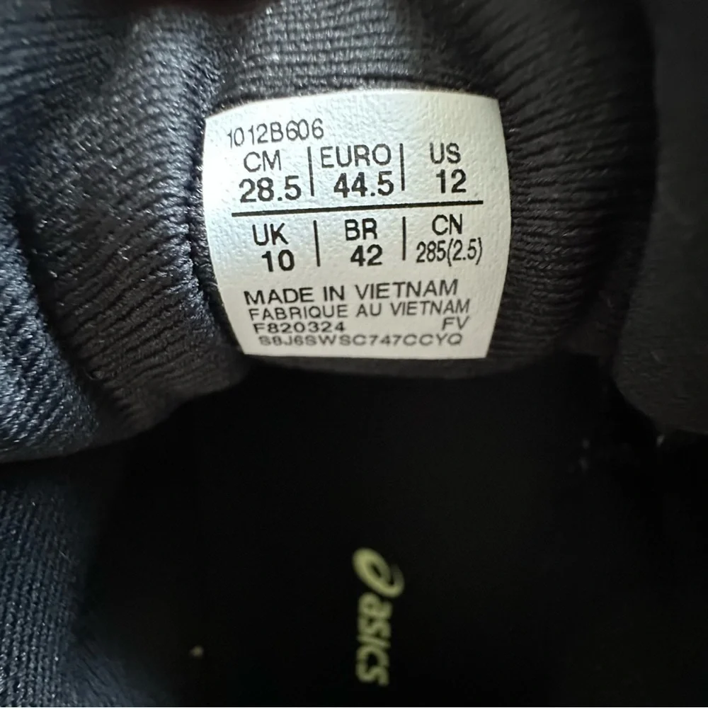 ASICS TRABUCO MAX 3   Women’s sneakers size 12